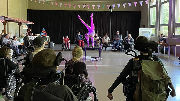 Jubiläumswoche Jahrmarkt mit den Bewohnerinnen und Bewohnern