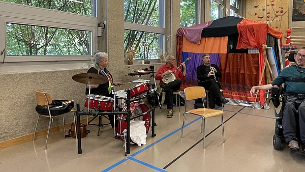 Jubiläumswoche Jahrmarkt mit den Bewohnerinnen und Bewohnern