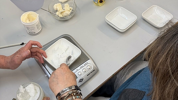 Projektwoche Hygiene Seife und Handcreme selber hergestellt