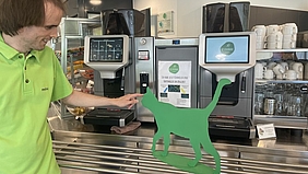 Kater Urban der Quartierpost zu Besuch in der Stiftung Rossfeld