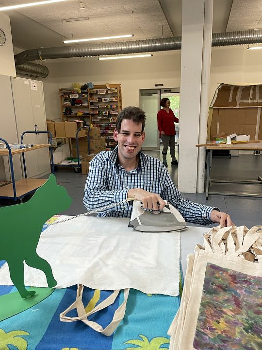 Kater Urban der Quartierpost zu Besuch in der Stiftung Rossfeld