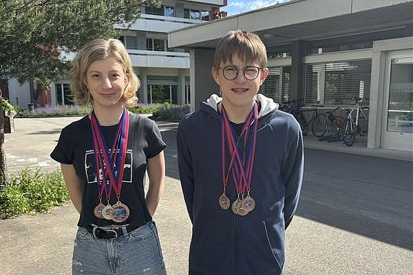Mona und Bennet sind Teil des PluSport Behindertensport Schweiz Para-Swimming-Teams, das mit zahlreichen Bestzeiten und beachtlichen Leistungssprüngen überzeugt. 