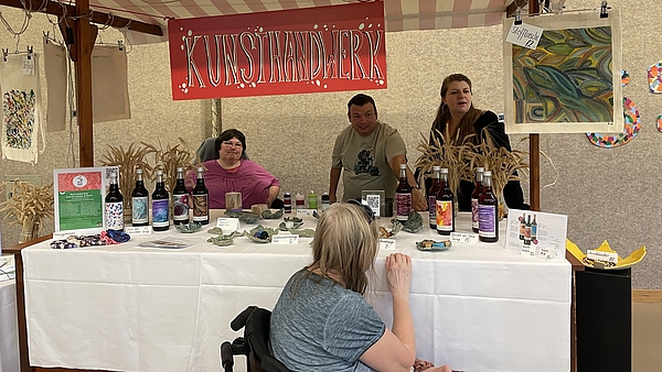 Jubiläumswoche Jahrmarkt mit den Bewohnerinnen und Bewohnern