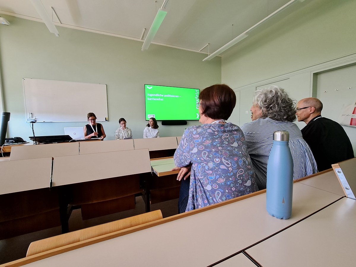 Jugendliche politisieren barrierefrei