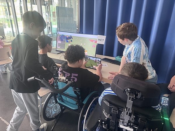 Schüler:innen tauchen ein in die digitale Welt am Minecraft Education Event