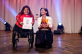 Übergabe Swiss Diversity Award, Kategorie Disability, an Edith Bieri, Direktorin der Stiftung Rossfeld