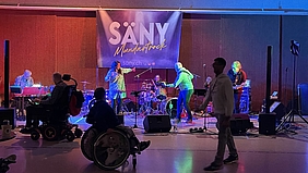 Jubiläumssonderbar mit Nepthun und Säny