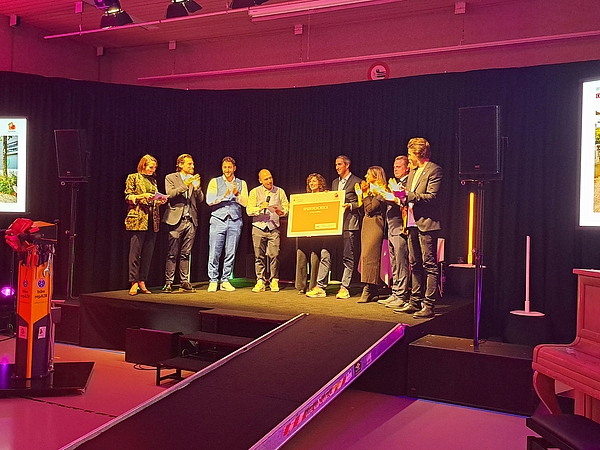 Checkübergabe Bärähärz Charity Auktion