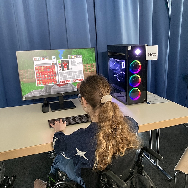 Schülerin am Minecraft Education Event Stiftung Rossfeld