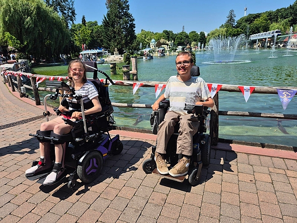 Bewohner und Bewohnerinnen auf dem Gruppenausflug in den Europapark