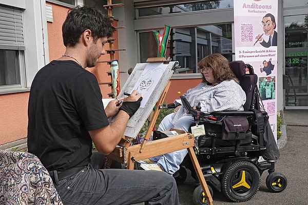 Karikaturist am 65 Jahre Stiftung Rossfeld Jubiläumsfest