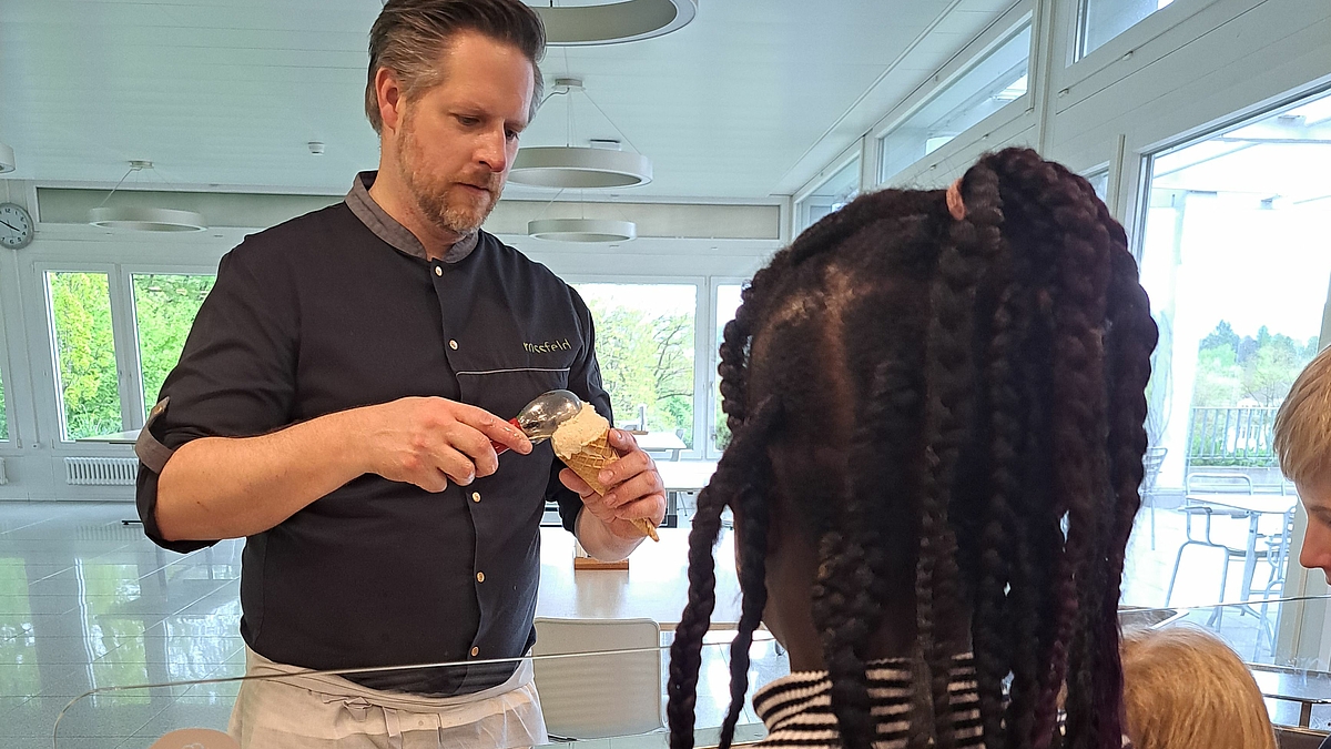 Glace Velo am Nachmittag der offenen Tür der Stiftung Rossfeld