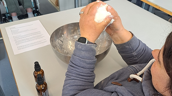 Projektwoche Hygiene Seife und Handcreme selber hergestellt