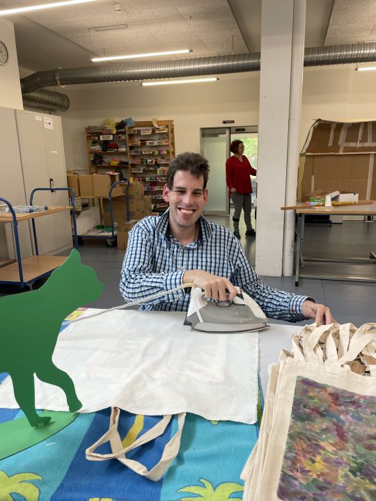 Kater Urban der Quartierpost zu Besuch in der Stiftung Rossfeld