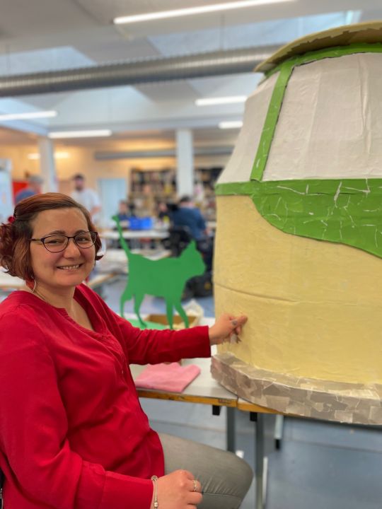 Kater Urban der Quartierpost zu Besuch in der Stiftung Rossfeld