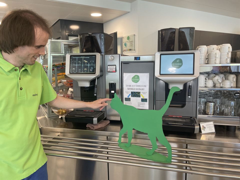 Kater Urban der Quartierpost zu Besuch in der Stiftung Rossfeld